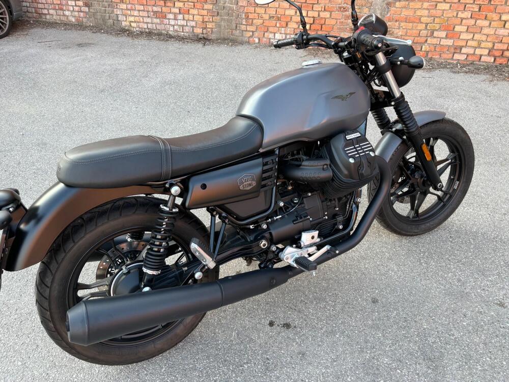 Moto Guzzi V7 III Stone (2017 - 20)