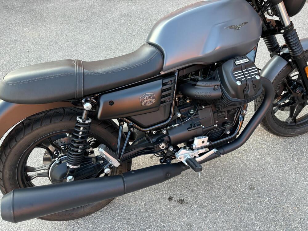 Moto Guzzi V7 III Stone (2017 - 20) (2)