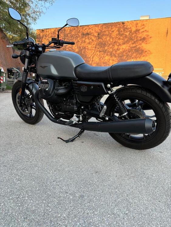 Moto Guzzi V7 III Stone (2017 - 20) (3)