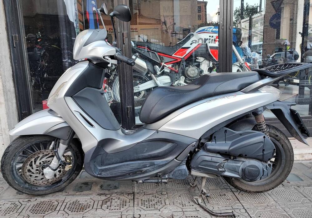 Piaggio Beverly 300 S i.e. ABS-ASR (2016 - 20) (2)