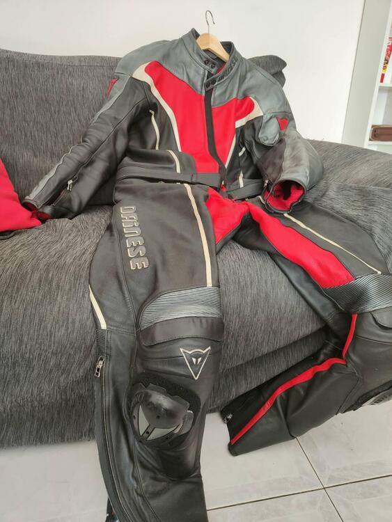 Tuta in pelle tg 56 Dainese