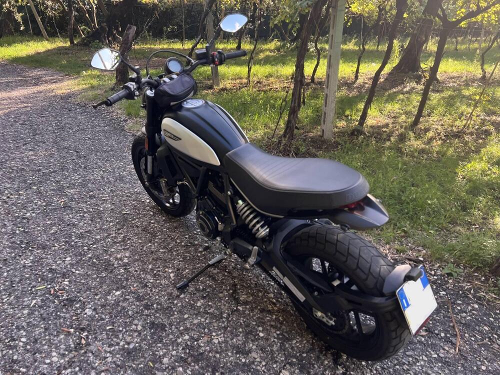 Ducati Scrambler 800 Icon Dark (2020) (5)