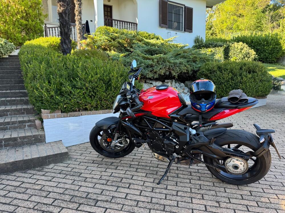 MV Agusta Brutale 800 Rosso (2021 - 23) (3)