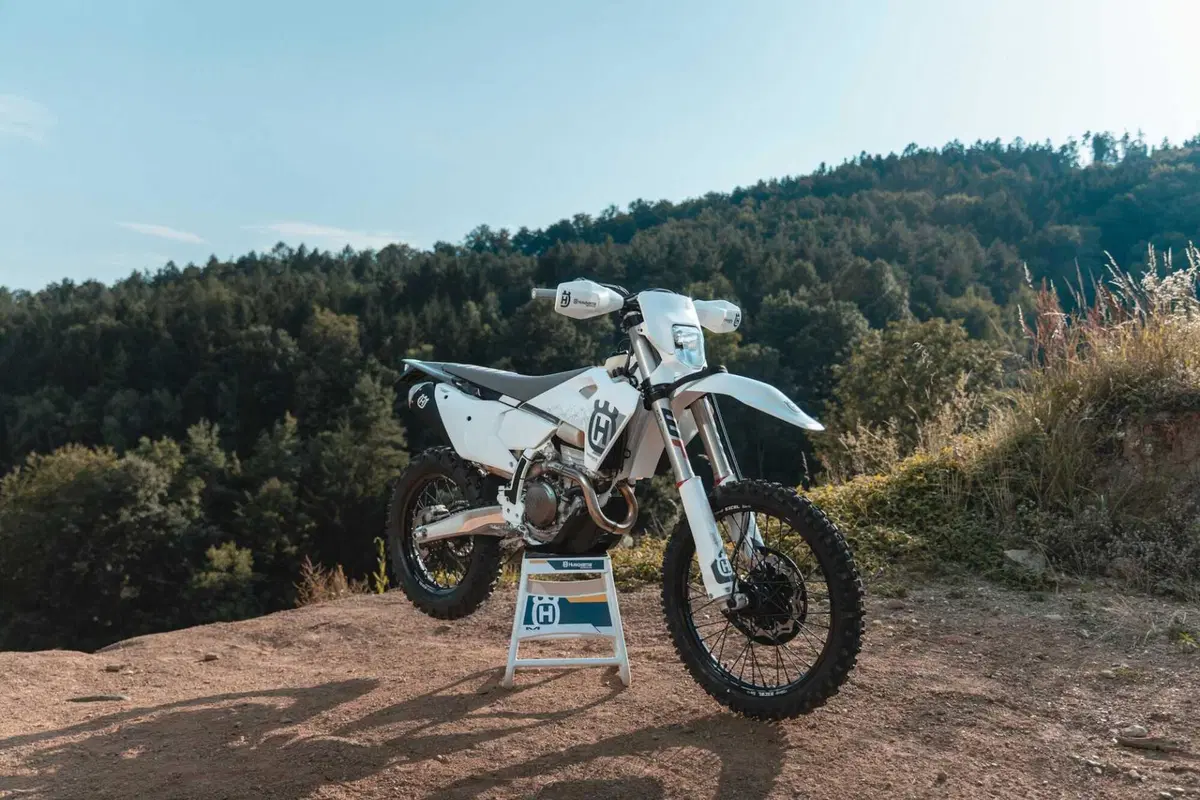 Husqvarna presenta la gamma Enduro Pro 2025 (2)