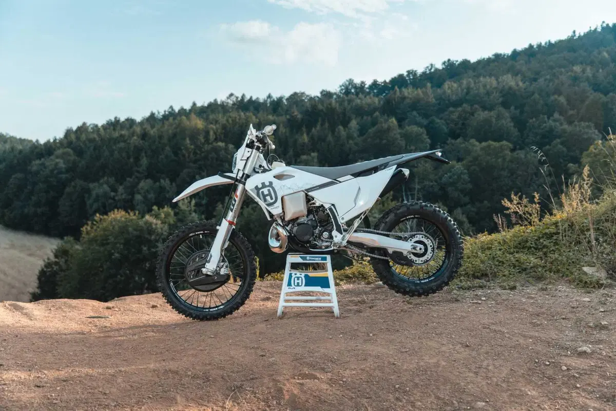 Husqvarna presenta la gamma Enduro Pro 2025 (9)