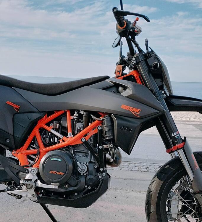 KTM 690 SMC R (2021-22) (2)