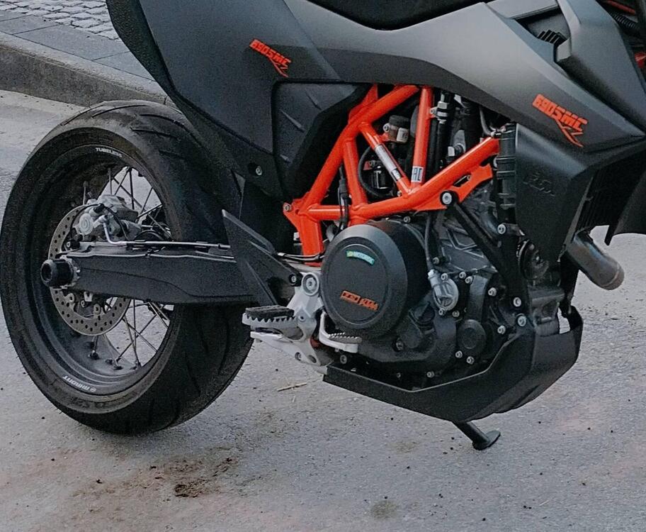 KTM 690 SMC R (2021-22) (3)