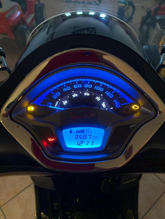 Vespa GTS 300 Hpe (2021 - 22) (2)