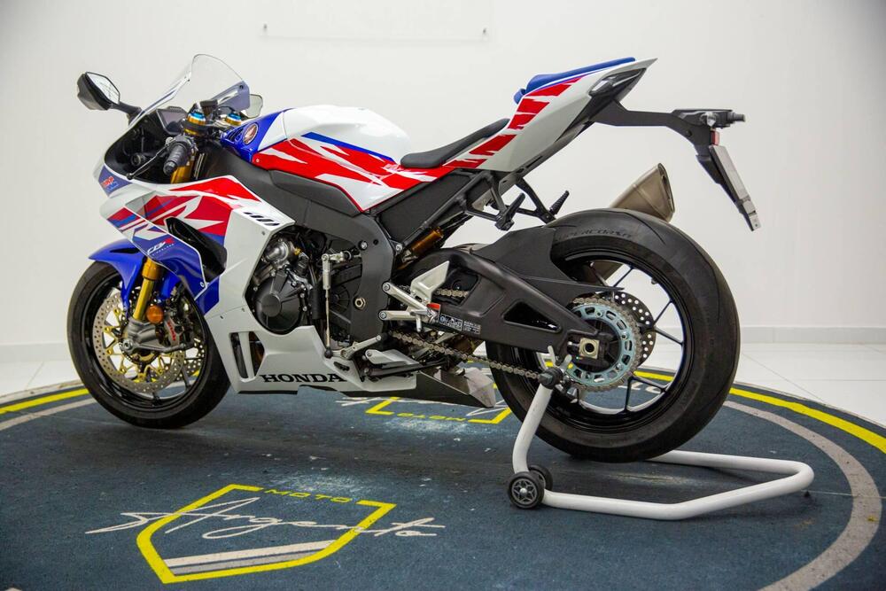 Honda CBR 1000 RR-R Fireblade (2024) (4)