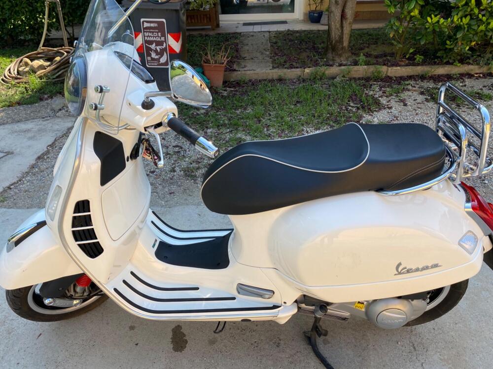 Vespa GTS 300 Super (2008 - 16) (2)