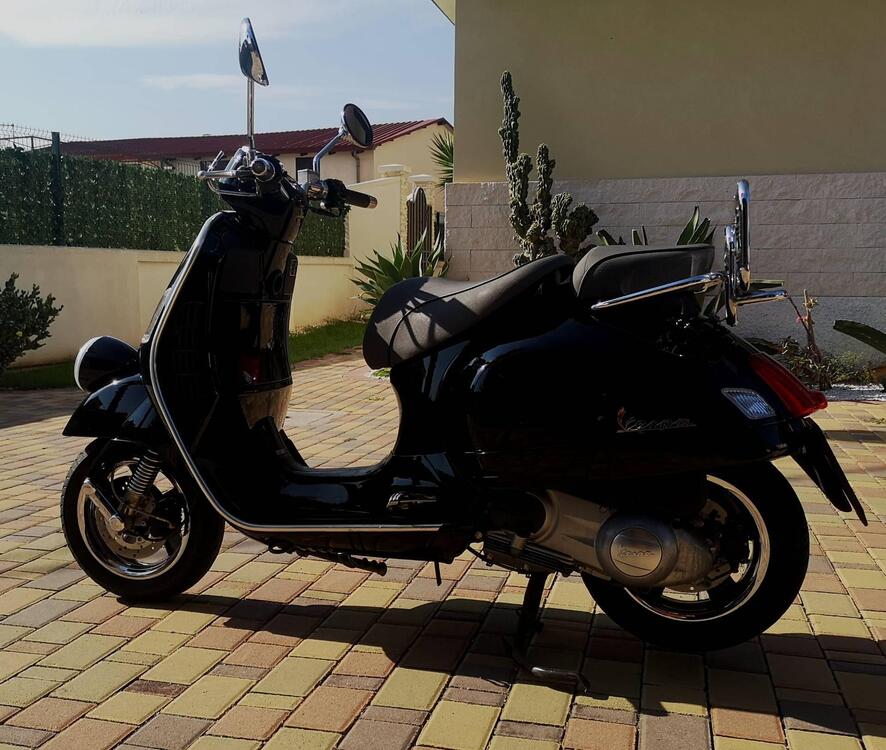 Vespa GTV 300 Via Montenapoleone ABS (2010 - 16) (2)