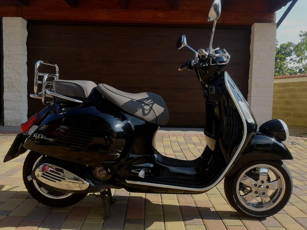 Vespa GTV 300 Via Montenapoleone ABS (2010 - 16) (3)