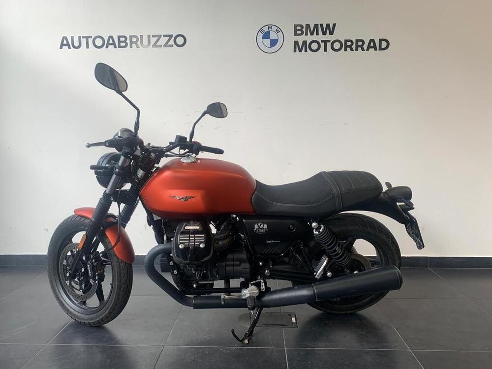 Moto Guzzi V7 Stone (2021 - 24) (4)