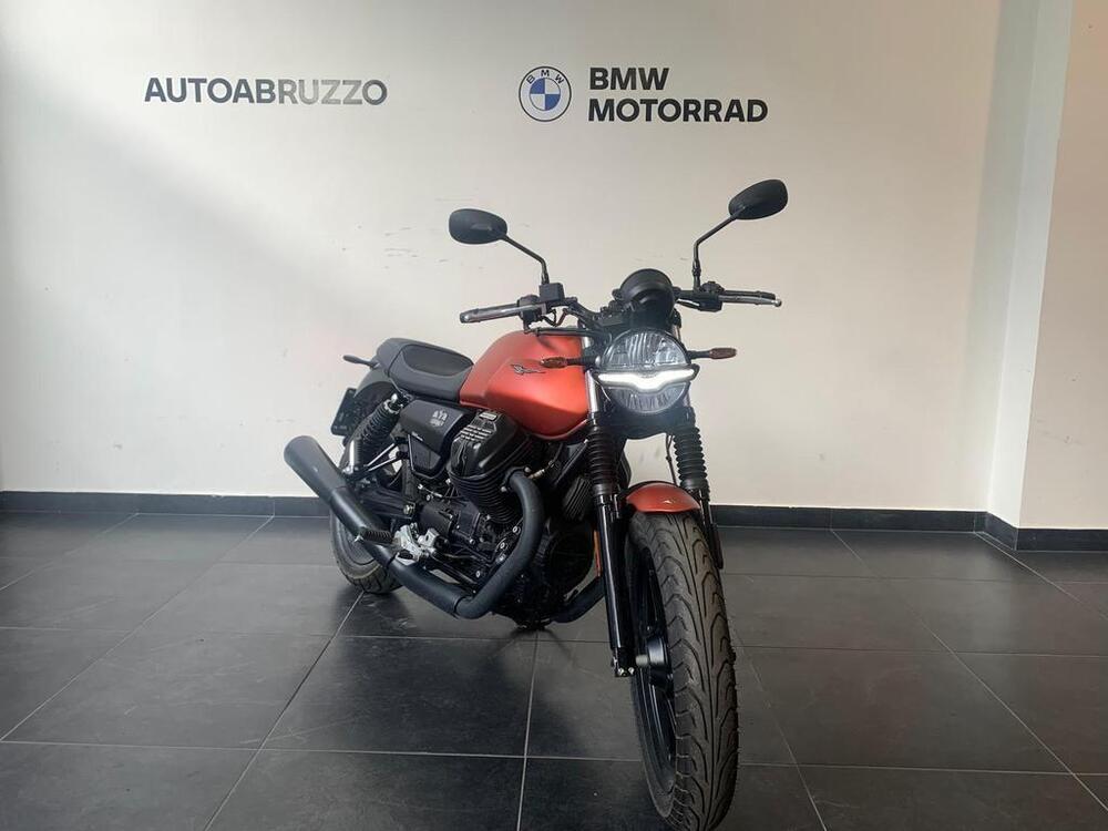 Moto Guzzi V7 Stone (2021 - 24) (2)