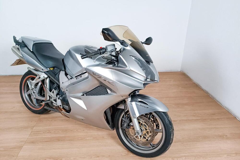 Honda VFR 800 (1998 - 01) (2)