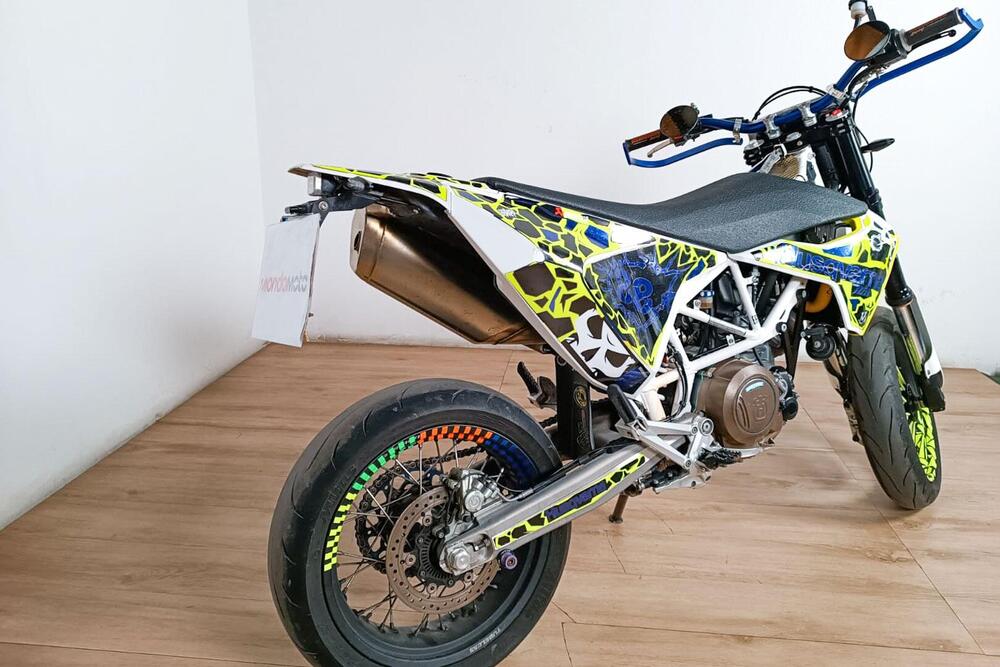 Husqvarna 701 Supermoto (2016) (3)