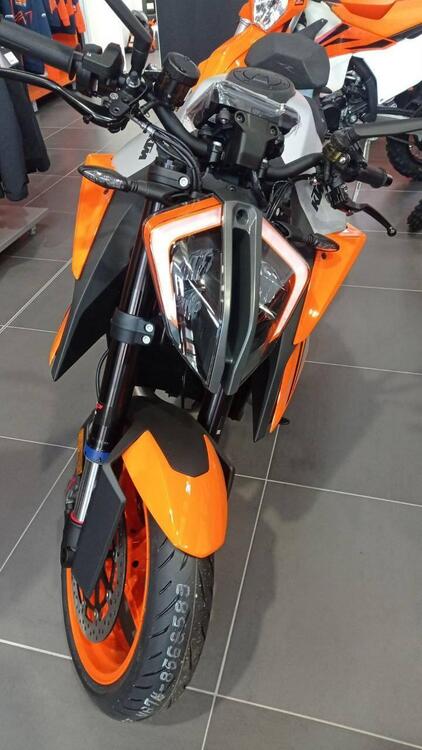 KTM 1290 Super Duke R Evo (2022 - 23) (4)