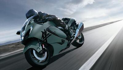 Suzuki Hayabusa: vi piace in colorazione Verde Opaco?