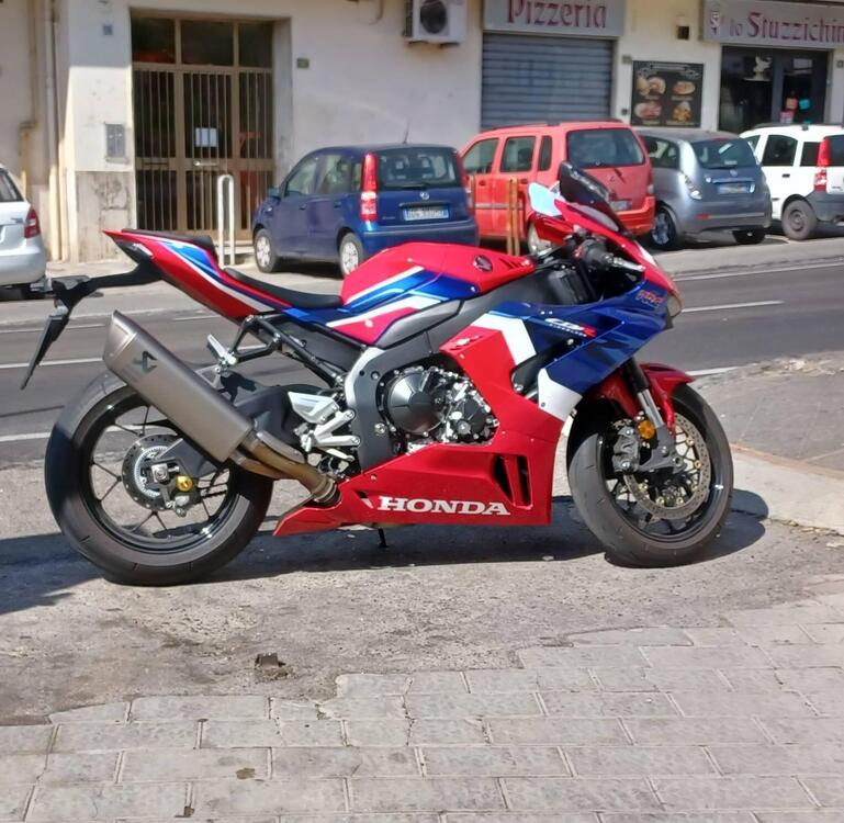 Honda CBR 1000 RR-R Fireblade (2020 - 21) (2)