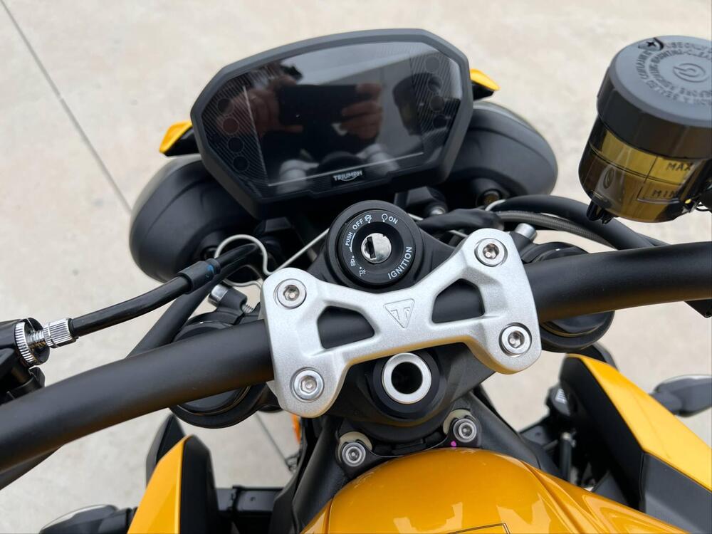 Triumph Street Triple 765 RS (2023 - 24) (5)