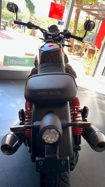 Moto Guzzi V7 Special Edition (2022 - 25) (2)