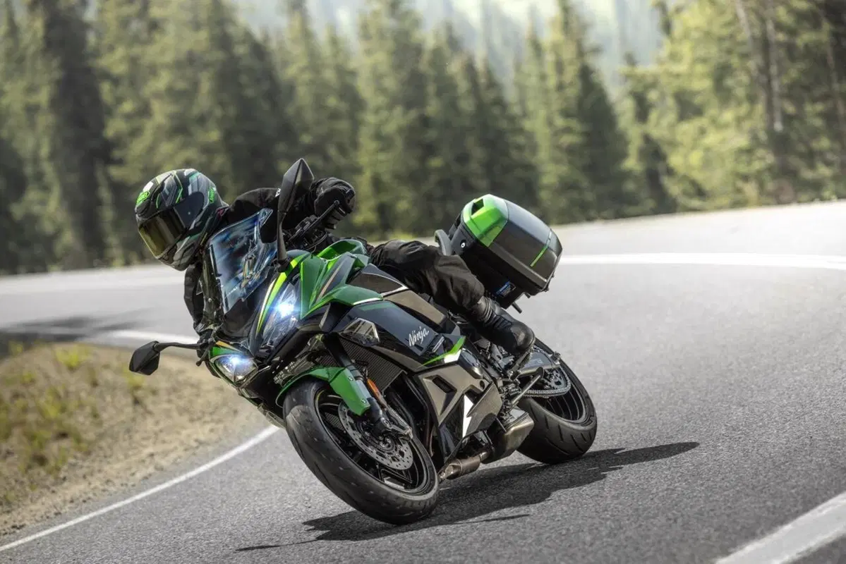 Kawasaki Ninja 1100SX, ecco come cambia la sport tourer per il 2025