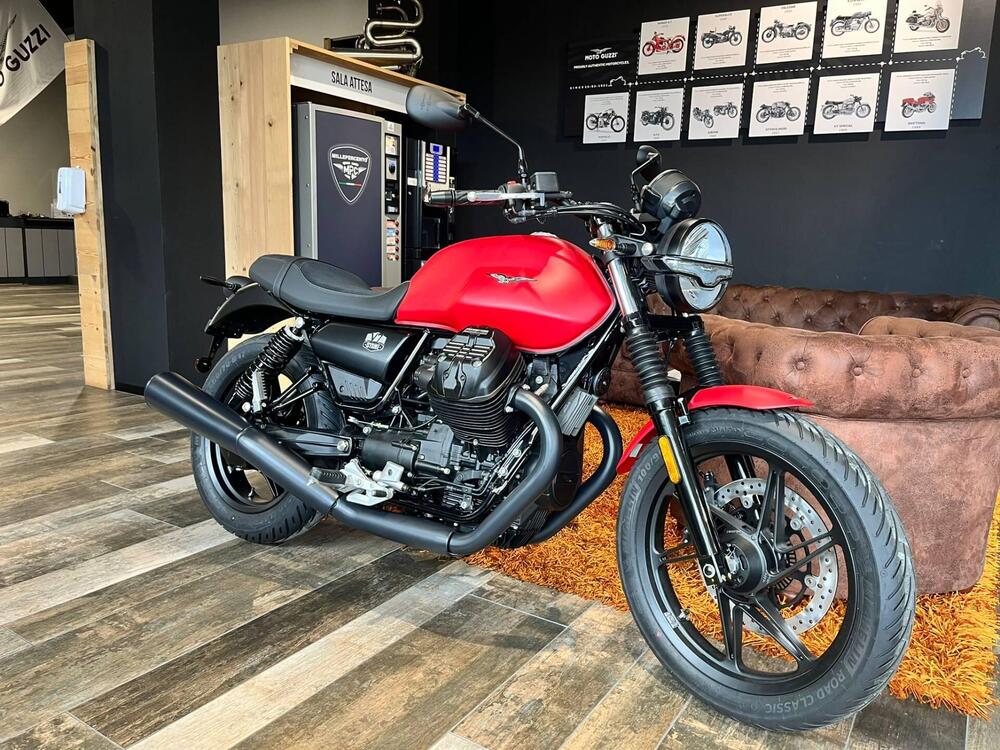 Moto Guzzi V7 Stone (2021 - 24)