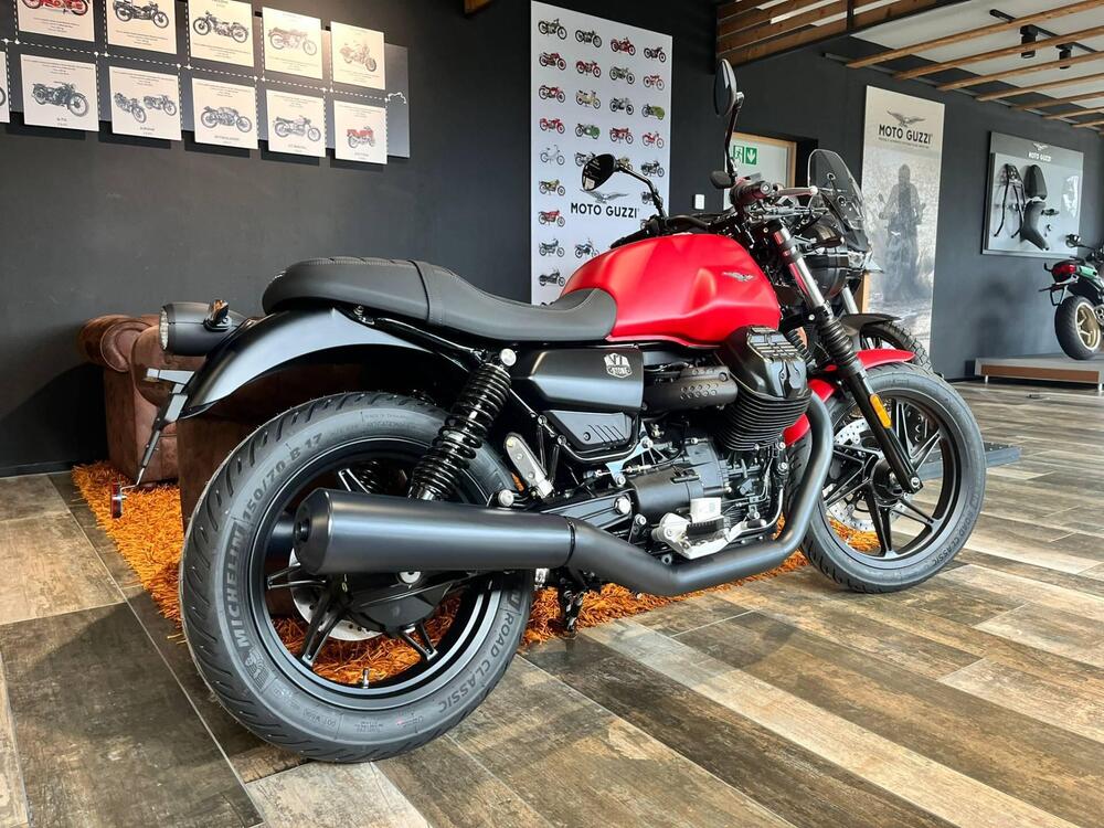 Moto Guzzi V7 Stone (2021 - 24) (3)