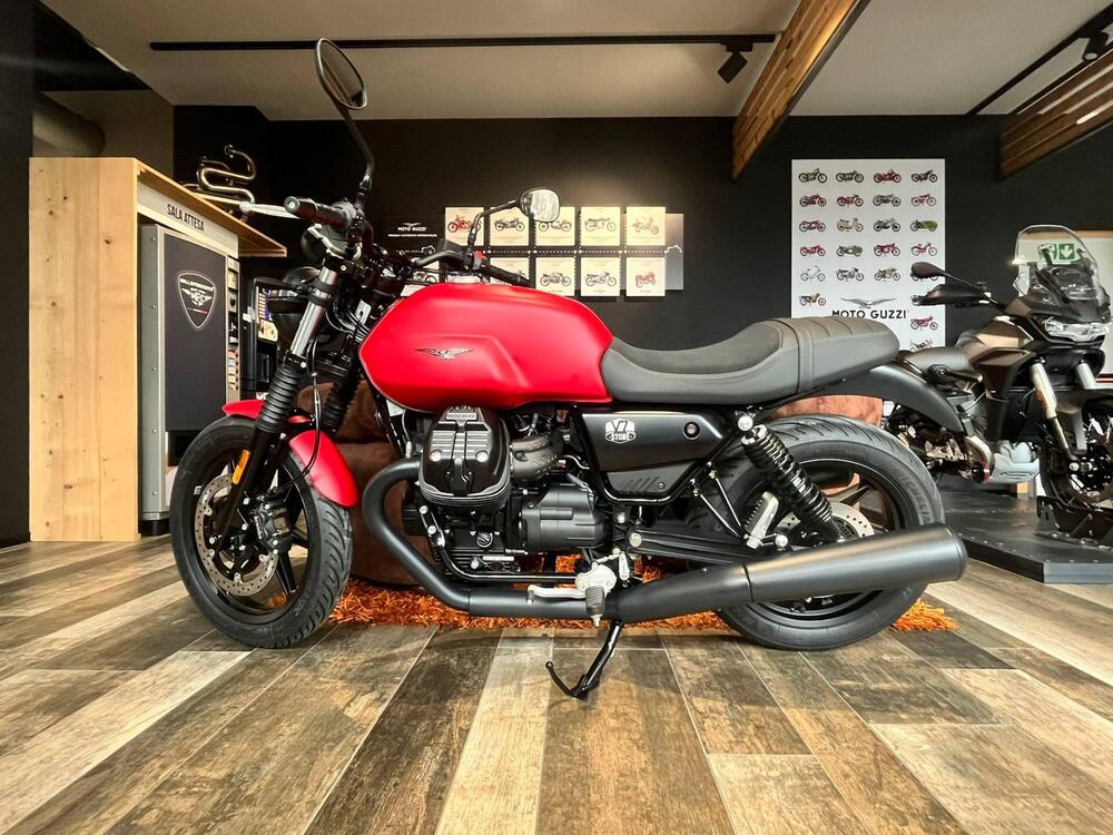 Moto Guzzi V7 Stone (2021 - 24) (5)