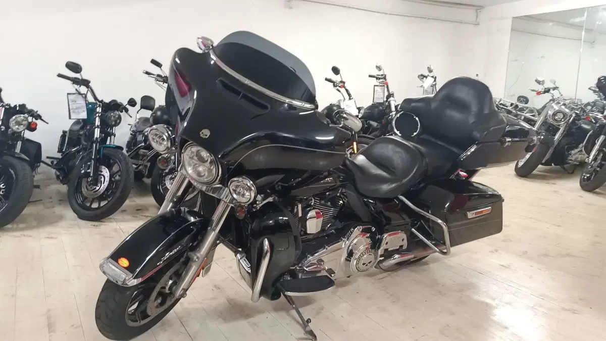 Harley-Davidson 1690 Electra Glide Ultra Limited (2010 - 13) - FLHTK (2)
