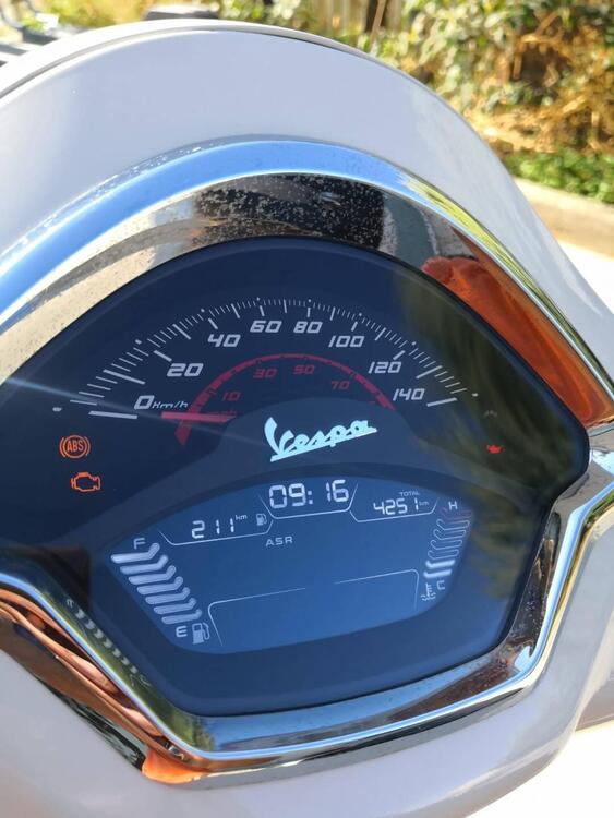 Vespa GTS 300 Hpe (2021 - 22) (4)