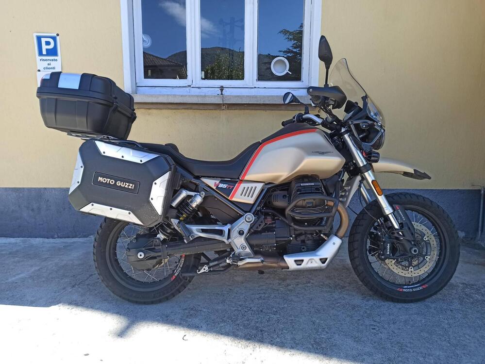 Moto Guzzi V85 TT Travel (2020)