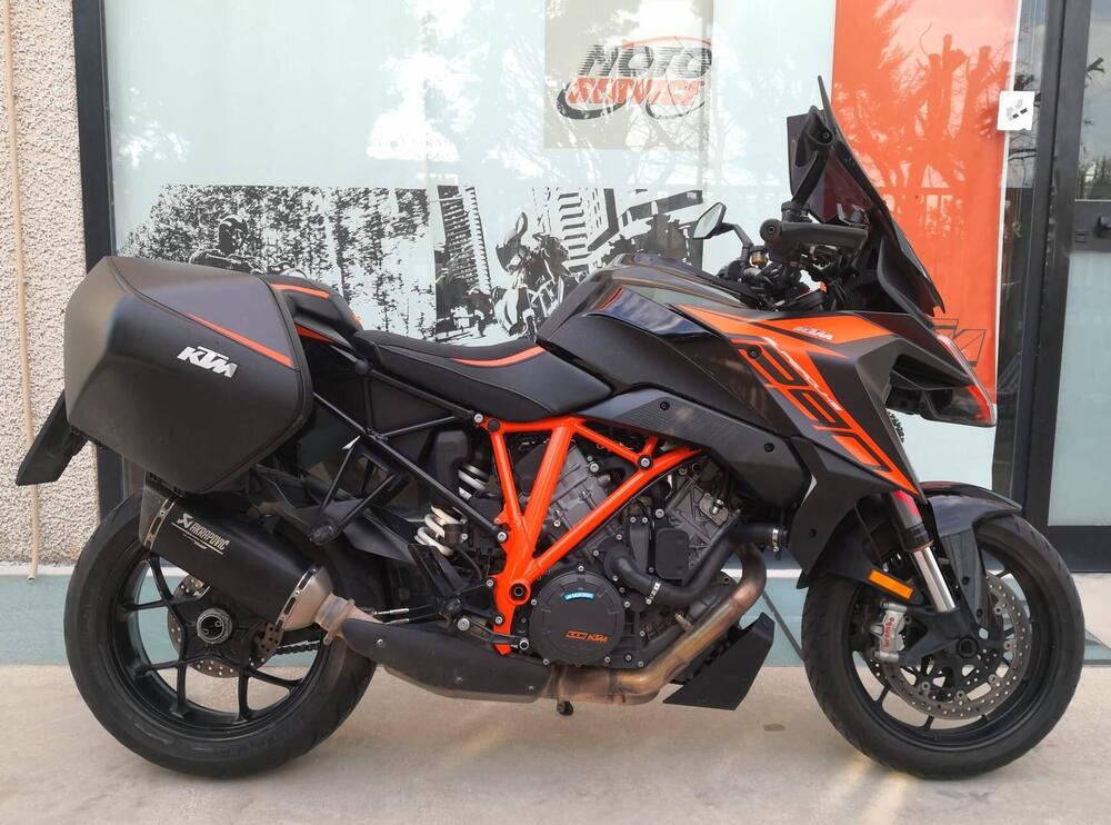 KTM 1290 Super Duke GT (2021) (2)