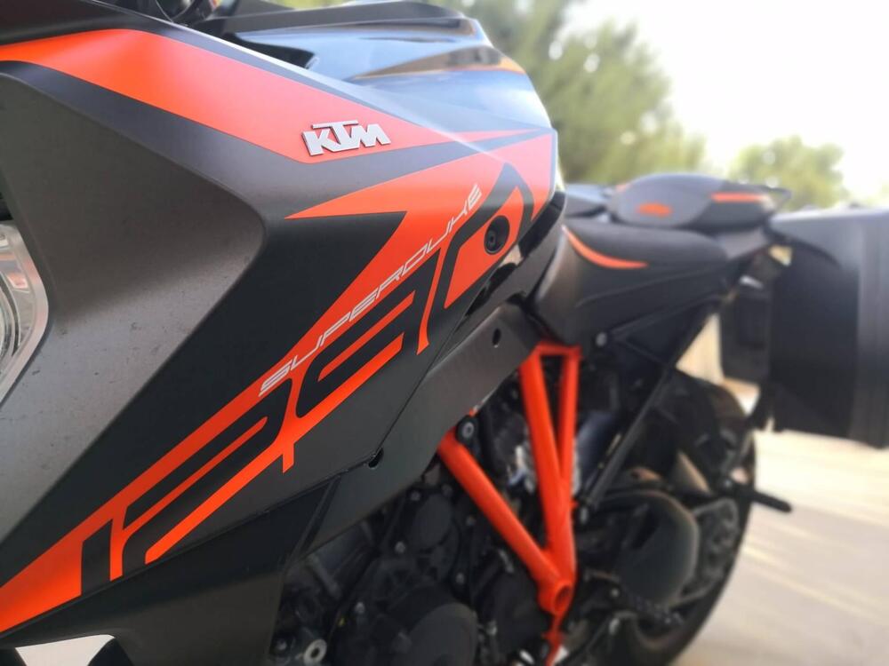 KTM 1290 Super Duke GT (2021) (3)