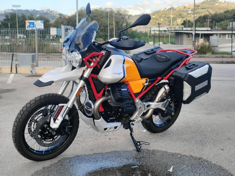 Moto Guzzi V85 TT Evocative Graphics (2021 - 23) (5)