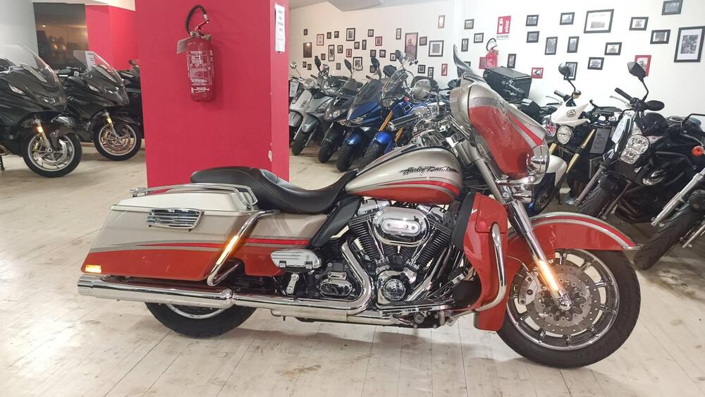 Harley-Davidson 1800 Electra Glide Ultra Classic (2009 - 11) - FLHTCUSE