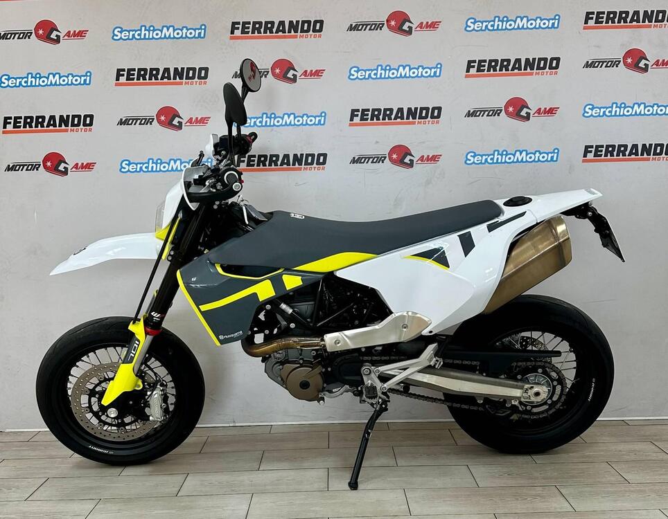 Husqvarna 701 Supermoto (2022) (2)