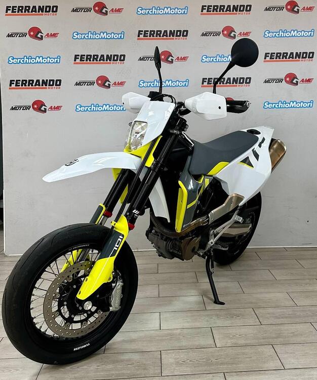 Husqvarna 701 Supermoto (2022) (3)