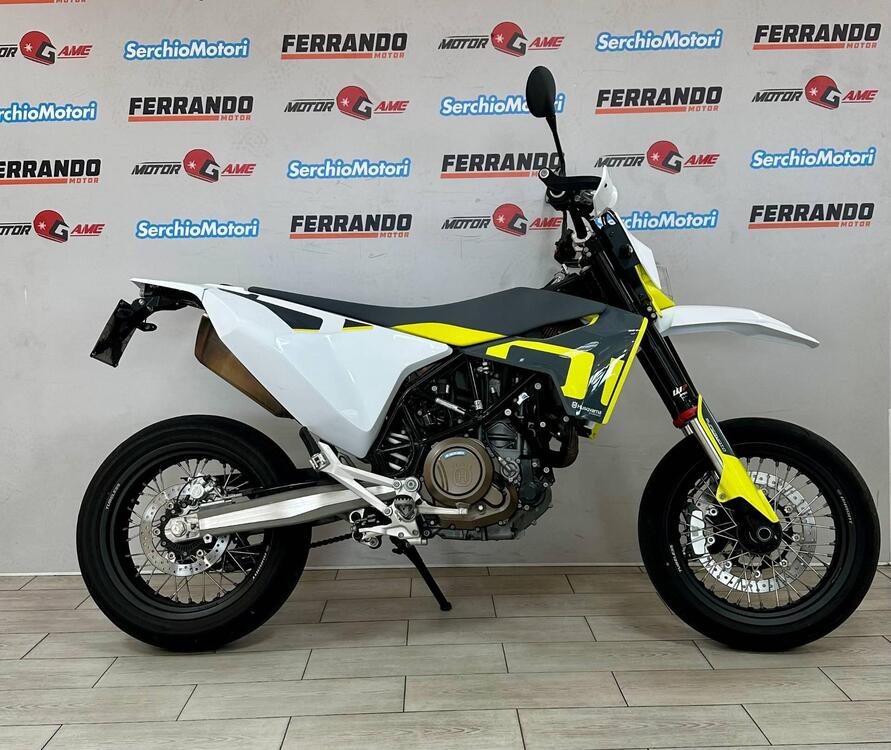 Husqvarna 701 Supermoto (2022)