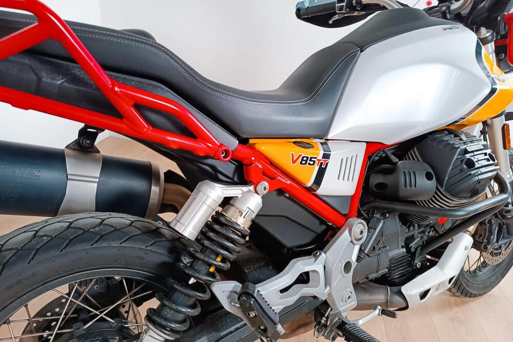 Moto Guzzi V85 TT Evocative Graphics (2019 - 20) (4)