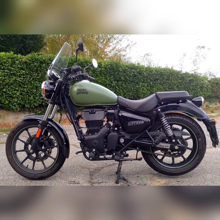 Royal Enfield Meteor 350 Fireball (2021 - 24) (2)