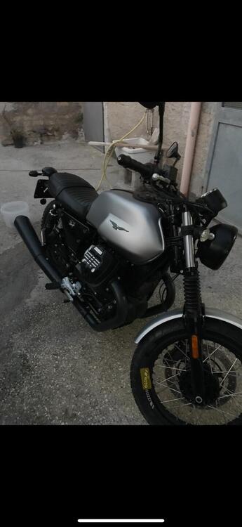 Moto Guzzi V7 III Rough (2018 - 20) (3)