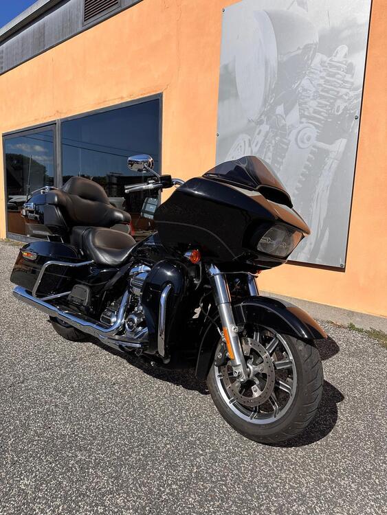 Harley-Davidson 107 Road Glide Ultra (2017 - 18) - FLTRU (2)