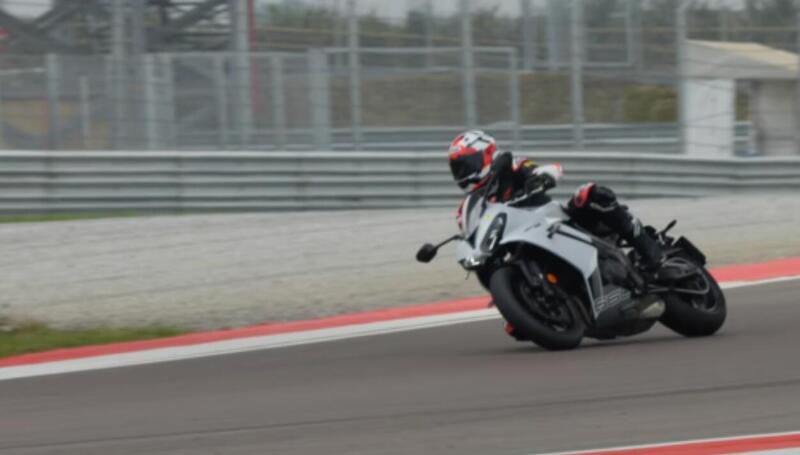 In pista al Pirelli Day con la Triumph Daytona 660 [VIDEO e GALLERY]