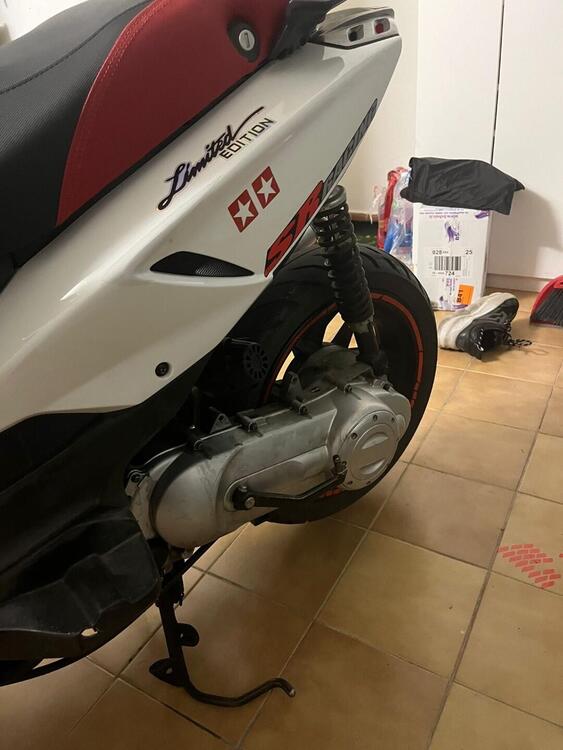 Aprilia SR 50 Motard (2012 - 13) (3)