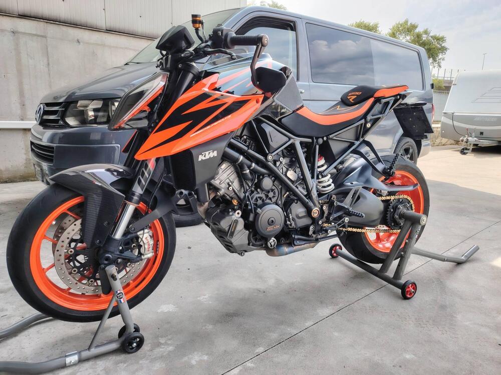 KTM 1290 Super Duke R (2019) (2)