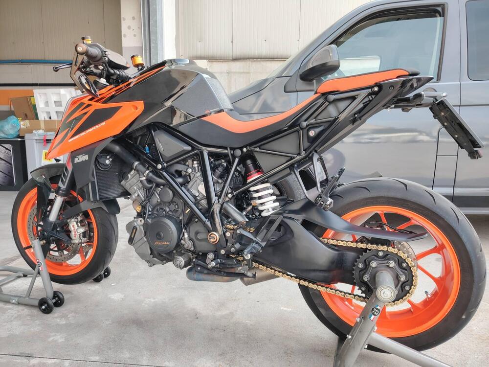 KTM 1290 Super Duke R (2019) (3)