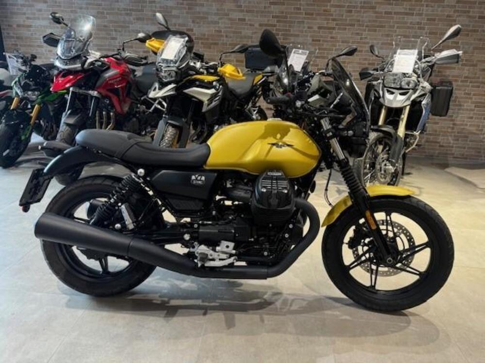 Moto Guzzi V7 Stone (2021 - 24)