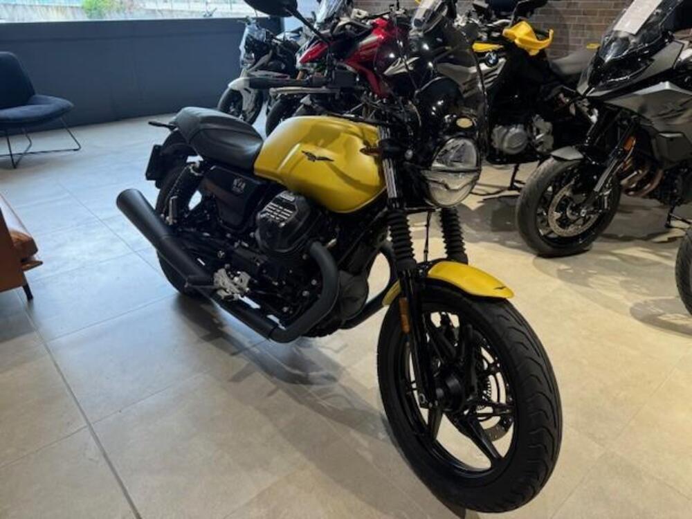 Moto Guzzi V7 Stone (2021 - 24) (2)