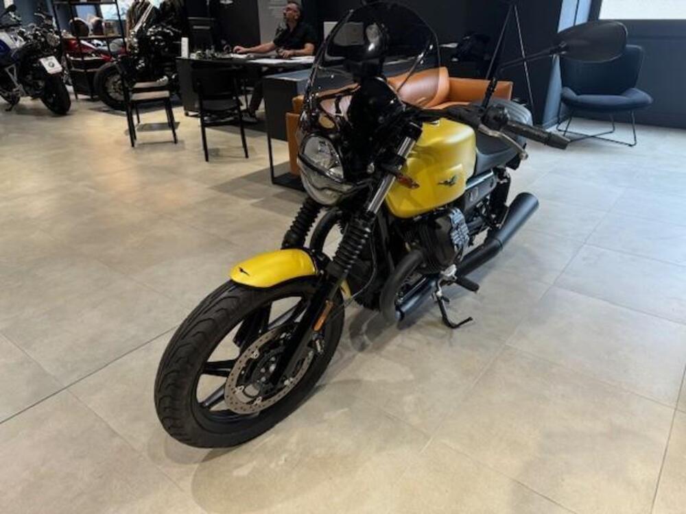 Moto Guzzi V7 Stone (2021 - 24) (4)